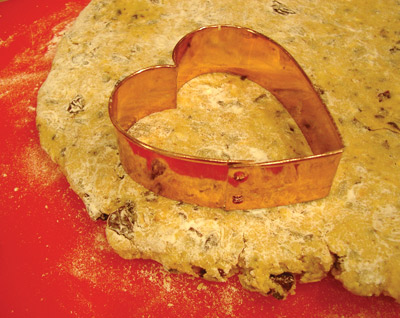 The scone recipe makes 8 to 10 scones to give to your significant lover.